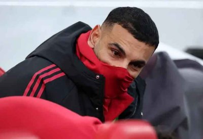 "هل انتصر صلاح؟".. جمهور ليفربول يطالب بطرد المدرب سلوت