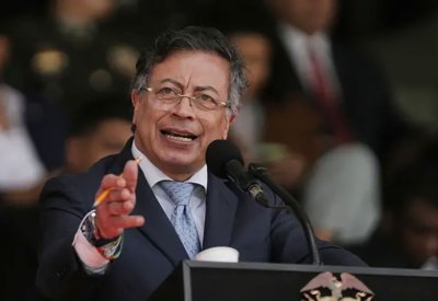 بعد تهديدات ترامب.. الرئيس الكولومبي يتعهد بـ"حمل السلاح مجدداً"