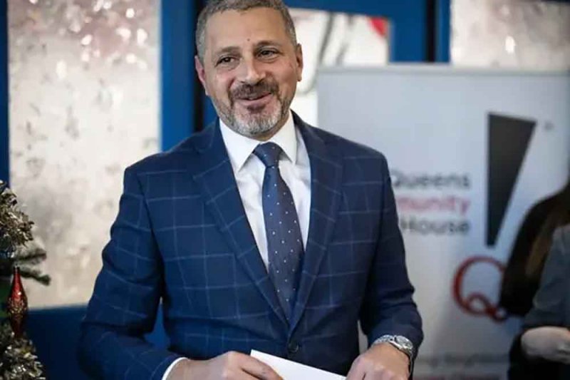 من مصر إلى قمة الثروات العالمية.. مصري يتولى خزائن أغنى مدينة في العالم