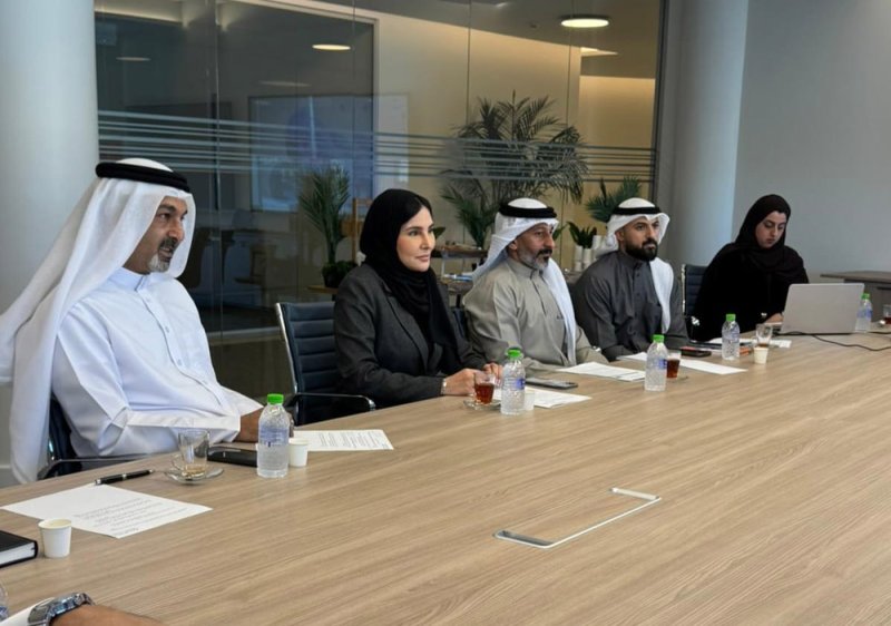 وزارة المواصلات والاتصالات تبحث آليات تطوير تنظيم النقل البري مع غرفة تجارة وصناعة البحرين