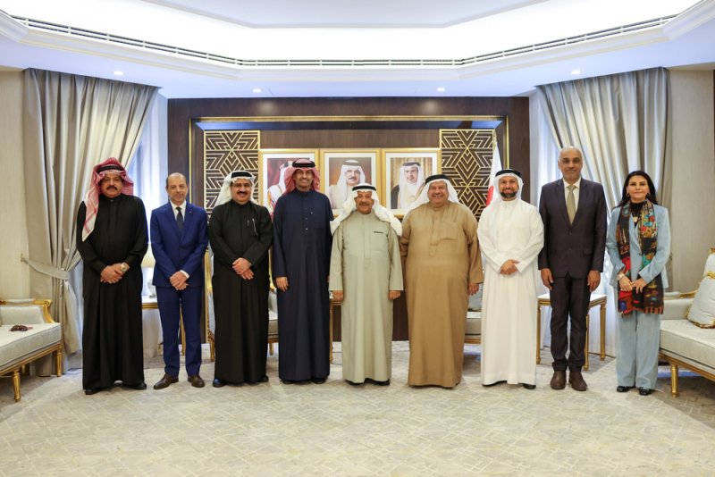 الصالح يشيد بجهود وإسهامات "رجال الأعمال البحرينية" في دعم الاقتصاد الوطني وتعزيز الشراكات التجارية والاستثمارية والتنموية