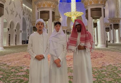 لامين جمال ينقل انطباعه بعد زيارة مسجد الشيخ زايد