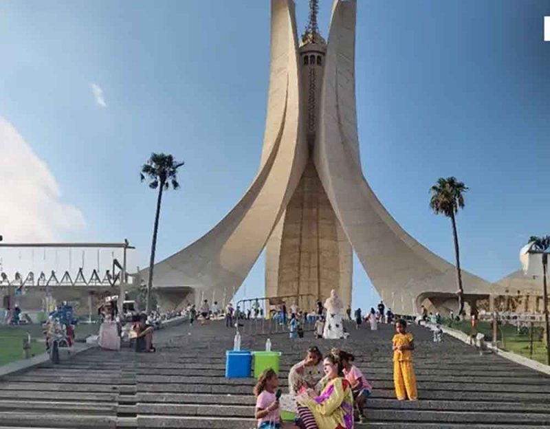 من قرار بلدي إلى قضية رأي عام… حبس رئيس بلدية في الجزائر بسبب "حلوى رأس السنة"