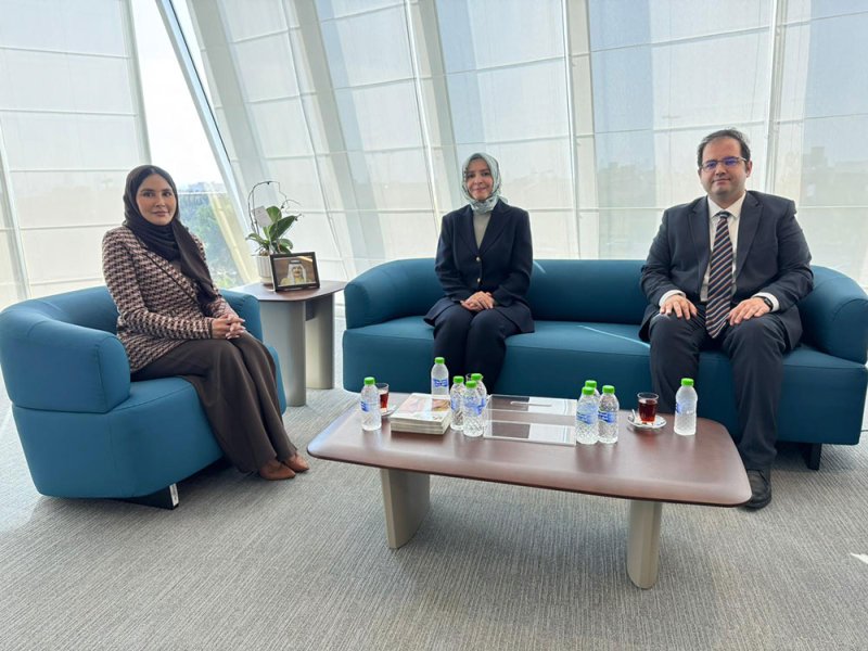 وكيل النقل البري والبريد بوزارة المواصلات والاتصالات تستقبل سفيرة الجمهورية التركية لدى مملكة البحرين