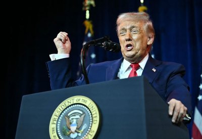 ترامب: فنزويلا ستسلم واشنطن قرابة 50 مليون برميل نفط