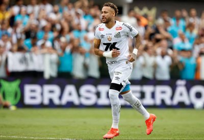 نيمار يمدّد عقده مع سانتوس حتى نهاية 2026… ويتطلع لكأس العالم