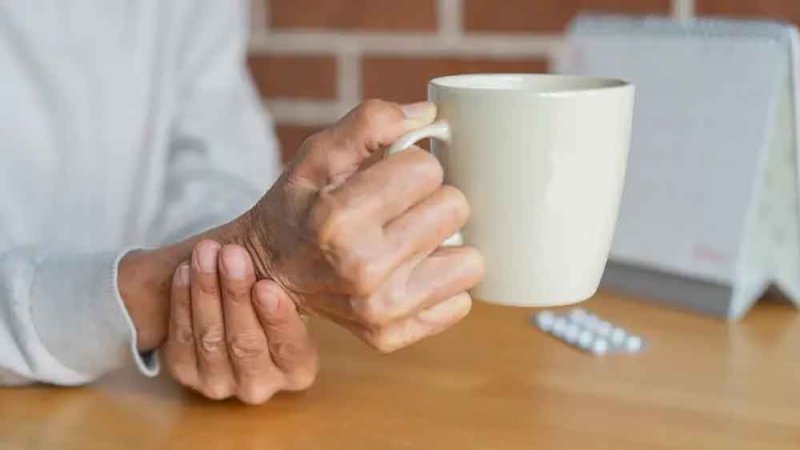 دراسة: بكتيريا تسوس الأسنان قد تلعب دورًا في تطور باركنسون