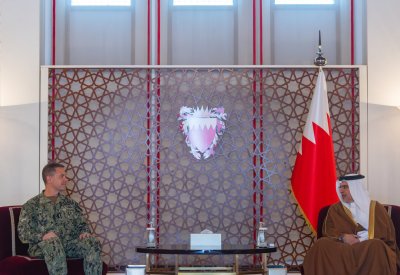 سمو ولي العهد نائب القائد الأعلى رئيس الوزراء يستقبل قائد القيادة المركزية الأميركية