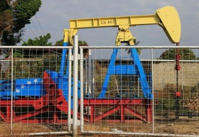 اتفاقات تبادل وقيود مالية..  كيف تمهد أميركا للسيطرة على النفط الفنزويلي؟