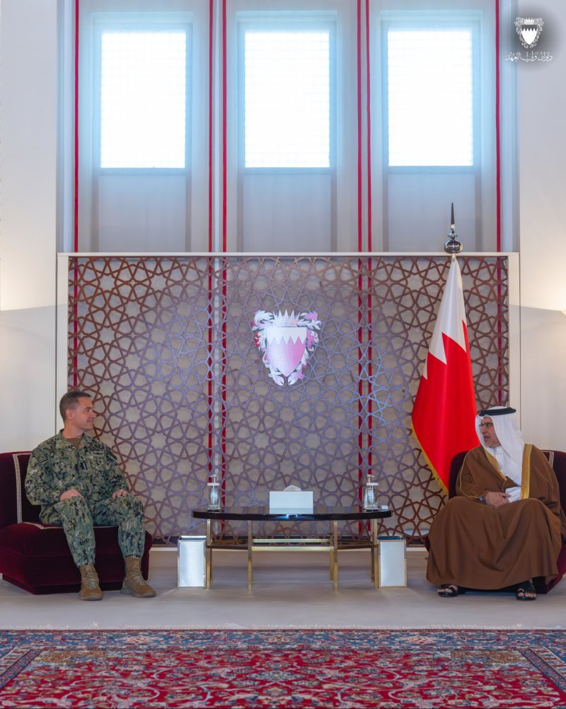 سمو ولي العهد نائب القائد الأعلى رئيس الوزراء يستقبل قائد القيادة المركزية الأميركية