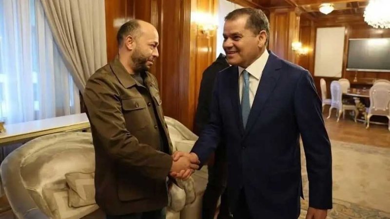 ليبيا.. الدبيبة في مرمى الانتقادات بعد لقائه مع أحد زعماء التهريب
