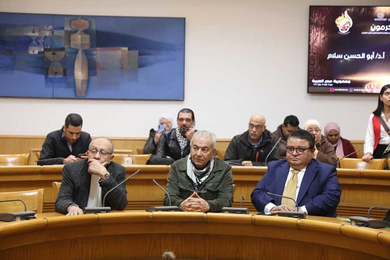 مهرجان المسرح العربي يواصل مؤتمراته ويكرّم أربعة من نقاد وأساتذة المسرح