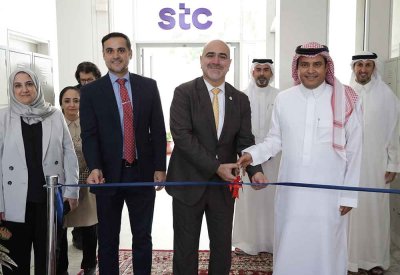 تدشين قاعة stc بحلتها الجديدة في كلية الآداب بجامعة البحرين