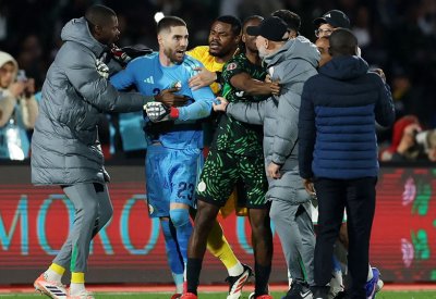 الكاف يفتح تحقيقا في مباراتي الجزائر والمغرب بدور الثمانية