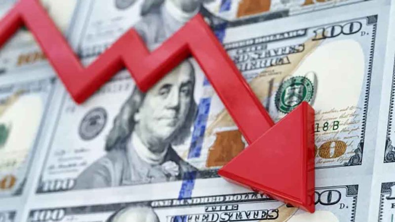 الدولار يهوى أمام اليورو مع احتدام خلاف بين الإدارة الأميركية وباول