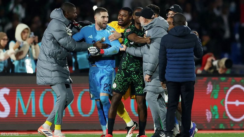 الكاف يفتح تحقيقا في مباراتي الجزائر والمغرب بدور الثمانية