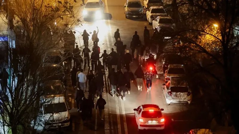 مسؤول يتحدث عن ألفي قتيل بالاحتجاجات.. ودول غربية تدعو رعاياها لمغادرة إيران