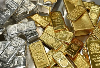 الذهب يقترب من قمته التاريخية والفضة تحطم حاجز 90 دولاراً