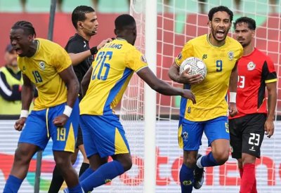 حكومة الغابون ترفع العقوبات عن المنتخب وتعيد أوباميانغ