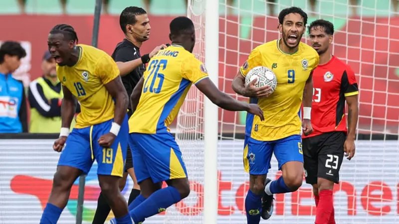 حكومة الغابون ترفع العقوبات عن المنتخب وتعيد أوباميانغ