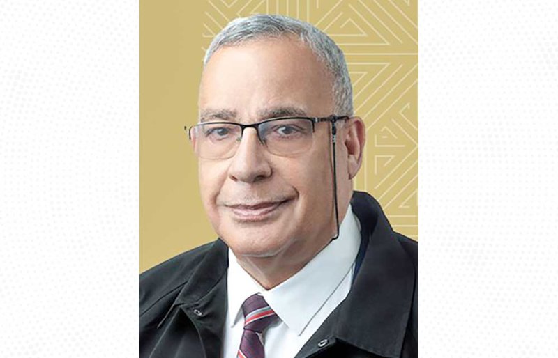 إيلون ماسك يراهن على روبوتات الطب... والعريض: “أحلام وردية”