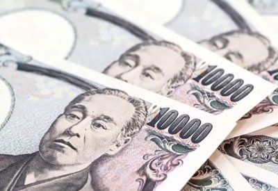 الين يستقر قرب أدنى مستوياته في 18 شهرا مع اقتراب الانتخابات اليابانية