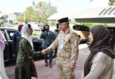 السيدة الأولى لباكستان تزور الخدمات الطبية الملكية