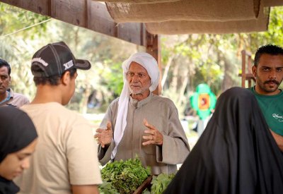 السيد باقر.. من صبي في الحقول براتب 10 دنانير إلى شاهد على تاريخ الزراعة