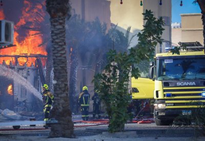 إخماد حريق في مطعم بداخل مبنى في عراد