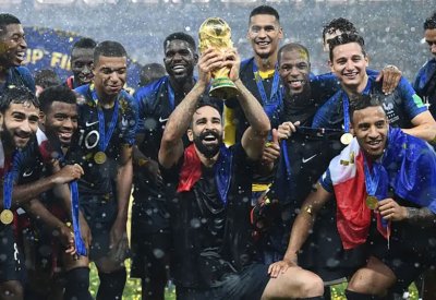 بطل كأس العالم: بكيت بمفردي بعدما حرموني من قميص المغرب