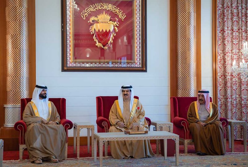 الملك المعظم يستقبل سمو الشيخ ناصر بن حمد ويطلع جلالته على المخطط الرئيسي المقترح لمشروع إعادة إحياء وتطوير مدينة العوالي