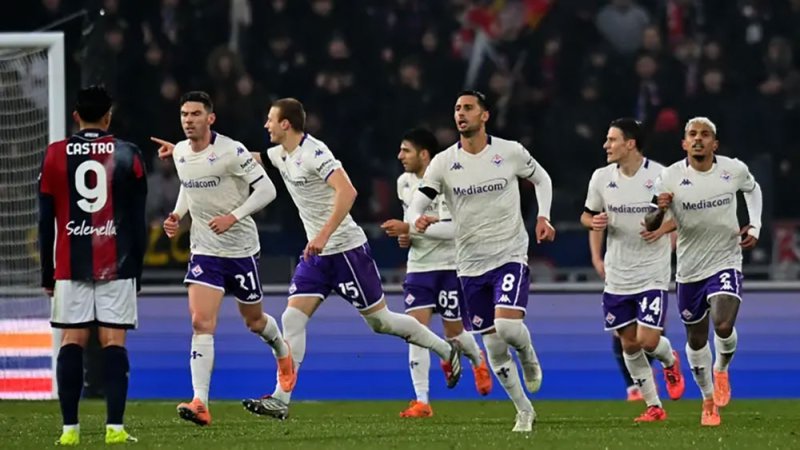 فيورنتينا يفوز في أول مباراة بعد وفاة رئيسه كوميسو