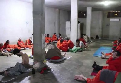 ماذا تعرف عن سجون عناصر داعش في سوريا التي تضم 8950 مقاتلاً؟