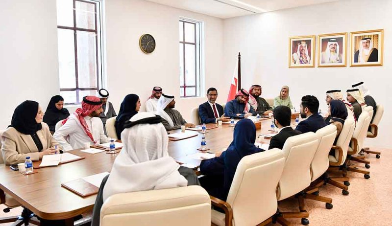 وزير "البلديات" يلتقي منتسبي الدفعة الحادية عشرة من برنامج رئيس مجلس الوزراء لتنمية الكوادر الحكومية