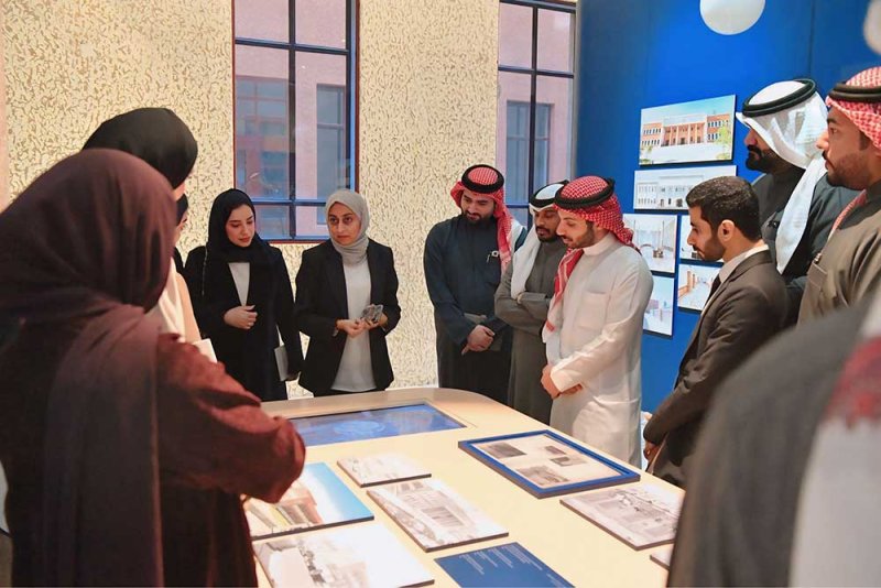 وزير البلديات يلتقي منتسبي الدفعة الحادية عشرة من برنامج رئيس مجلس الوزراء لتنمية الكوادر الحكومية