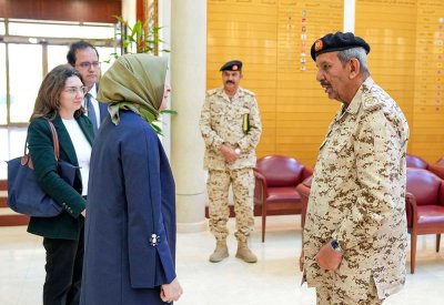 القائد العام يستقبل السفيرة التركية ويشيد بعلاقات التعاون بين البلدين