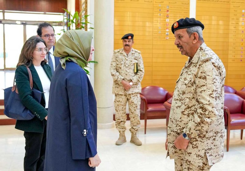 القائد العام يستقبل السفيرة التركية ويشيد بعلاقات التعاون بين البلدين