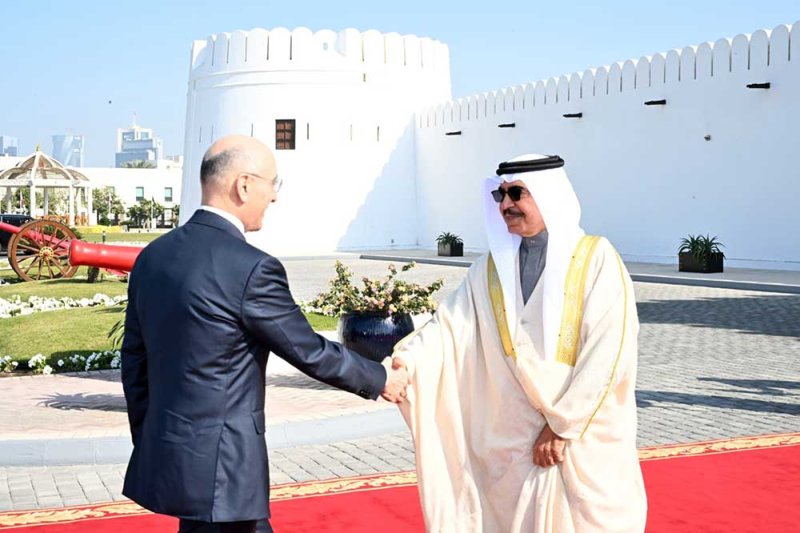 وزير الداخلية يلتقي نظيره اللبناني ويؤكد على زيادة التعاون والتنسيق في  مختلف مجالات العمل الأمني