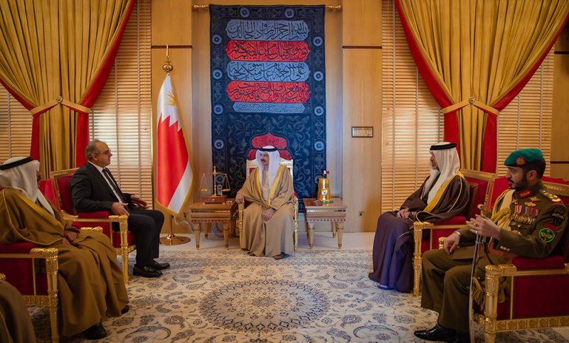 جلالة الملك المعظم يتسلم أوراق اعتماد أربعة سفراء جدد لدى مملكة البحرين