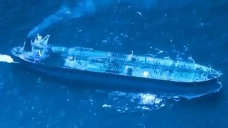 أميركا تحتجز ناقلة نفط في الكاريبي.. وتنشر فيديو من الجو