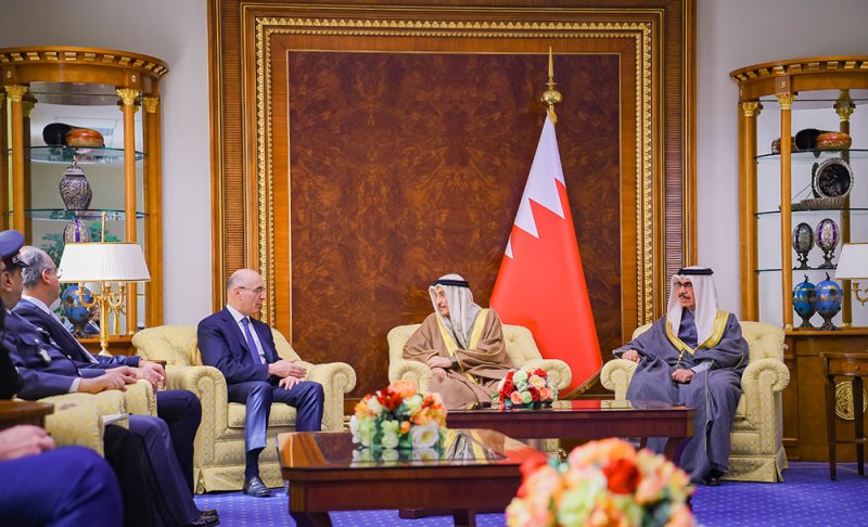 نائب رئيس الوزراء: موقف البحرين ثابت بدعم الجهود الرامية إلى حفظ أمن واستقرار لبنان
