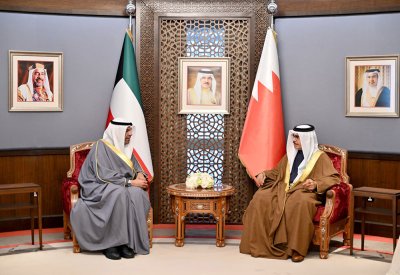 وزير الداخلية يستقبل وزير الخارجية الكويتي ويشيد بالعلاقات الأخوية والروابط التاريخية الوثيقة بين البلدين
