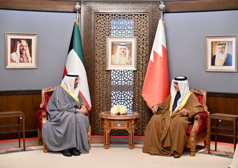 وزير الداخلية يستقبل وزير الخارجية الكويتي ويشيد بالعلاقات الأخوية والروابط التاريخية الوثيقة بين البلدين