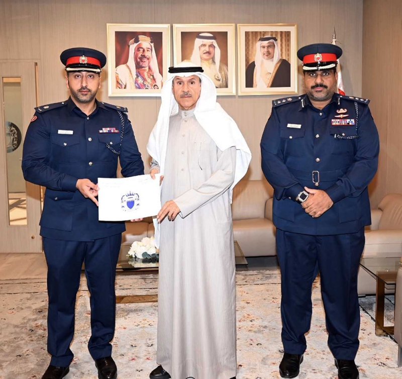 وكيل وزارة الداخلية لشئون الجنسية والجوازات والإقامة يكرّم موظفين لتميزهم في الأداء
