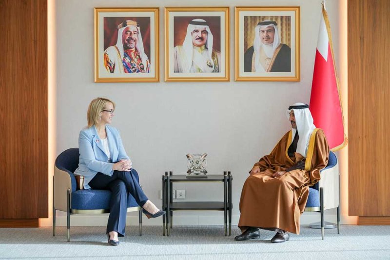 وزير المواصلات يستقبل سفيرة الولايات المتحدة الأميركية لدى البحرين