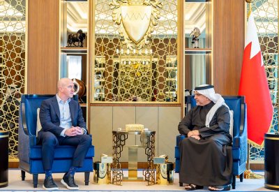 سمو ولي العهد رئيس الوزراء يستقبل الرئيس العالمي لستارلينك للطيران في شركة سبيس إكس