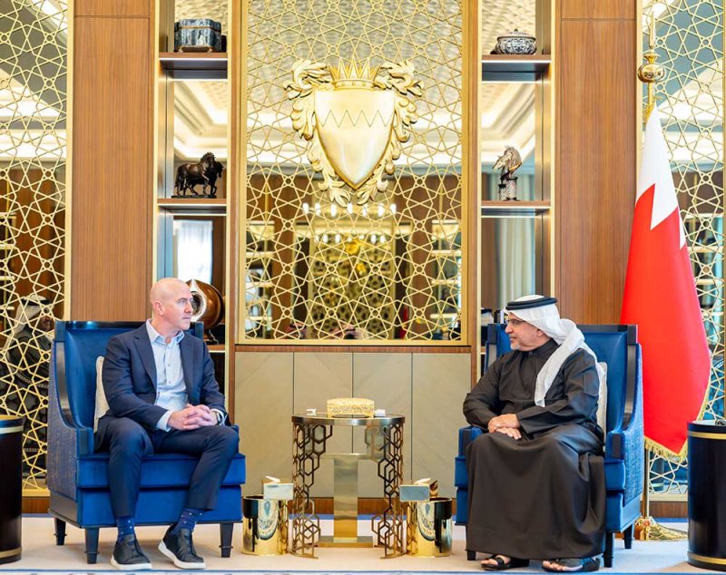سمو ولي العهد رئيس الوزراء يستقبل الرئيس العالمي لستارلينك للطيران في شركة سبيس إكس