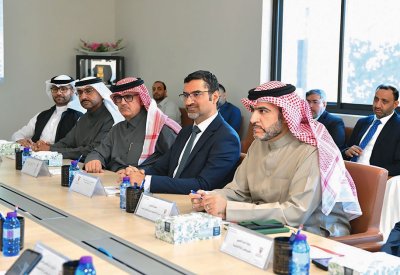 وزير شؤون البلديات والزراعة يزور المقر الجديد لمجلس أمانة العاصمة ويبحث المشاريع الخدمية