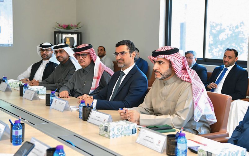 وزير شؤون البلديات والزراعة يزور المقر الجديد لمجلس أمانة العاصمة ويبحث المشاريع الخدمية