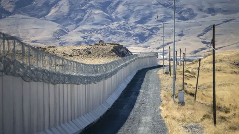 تركيا تعزز حدودها تحسباً لضرب طهران.. وعراقجي يزور أنقرة